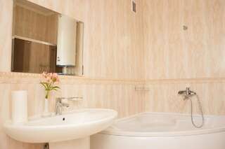 Мини-отель U Dominicana Каменец-Подольский Семейный полулюкс-2