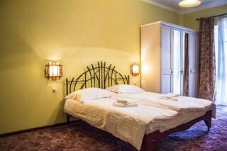 Мини-отель U Dominicana Каменец-Подольский Стандартный двухместный номер с 1 кроватью-4