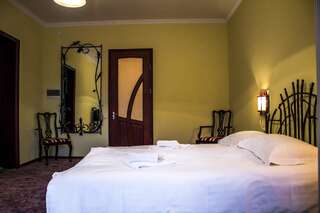 Мини-отель U Dominicana Каменец-Подольский Стандартный двухместный номер с 1 кроватью-5