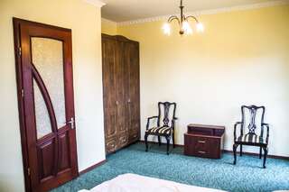 Мини-отель U Dominicana Каменец-Подольский Двухместный номер с 1 кроватью и балконом-3