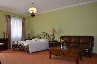 Мини-отель U Dominicana Каменец-Подольский Большой двухместный номер с 1 кроватью-3