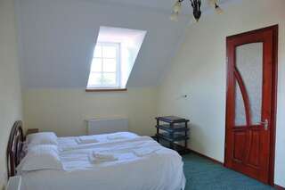 Мини-отель U Dominicana Каменец-Подольский Двухместный номер с 1 кроватью и балконом-7