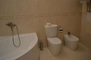 Мини-отель U Dominicana Каменец-Подольский Большой двухместный номер с 1 кроватью-7