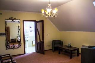 Мини-отель U Dominicana Каменец-Подольский Стандартный двухместный номер с 2 отдельными кроватями-1